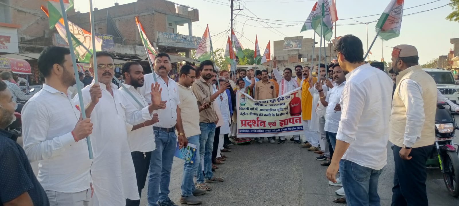 महंगाई, गैस संकट और जनसमस्याओं को लेकर ब्यौहारी में कांग्रेस का जोरदार धरना प्रदर्शन